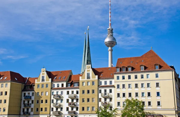 Nikolaiviertel ve Berlin tv Kulesi — Stok fotoğraf
