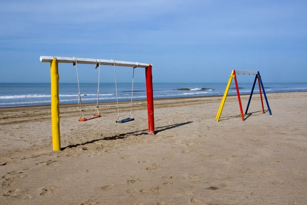 Swings at the beach — Stockfoto