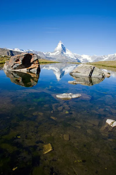 O Stelisee com o Matterhorn nas costas — Fotografia de Stock