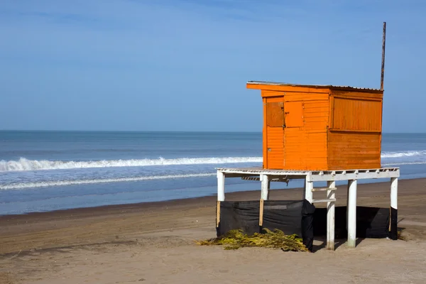 Torre de salvavidas en la playa — Foto de Stock