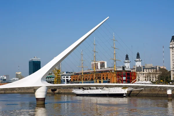 Puente de la mujer i buenos aires在布宜诺斯艾利斯 puente de la 妇女 — 图库照片