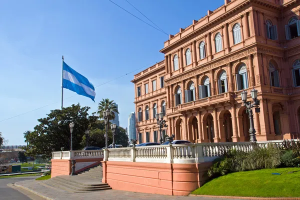 Casa rosada y bandera en argentina — Foto de Stock