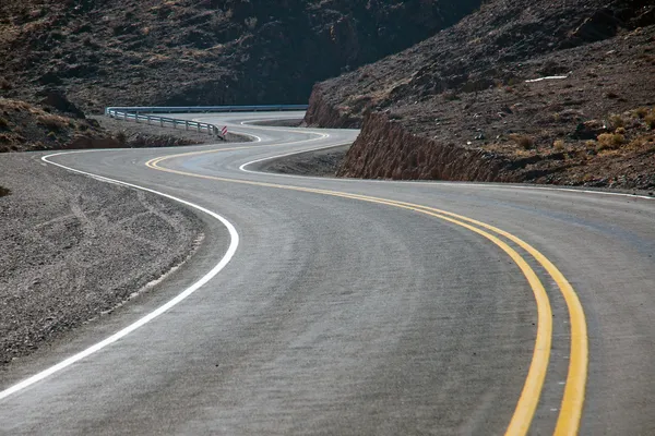 Droga skręcająca w północnej Argentynie — Zdjęcie stockowe