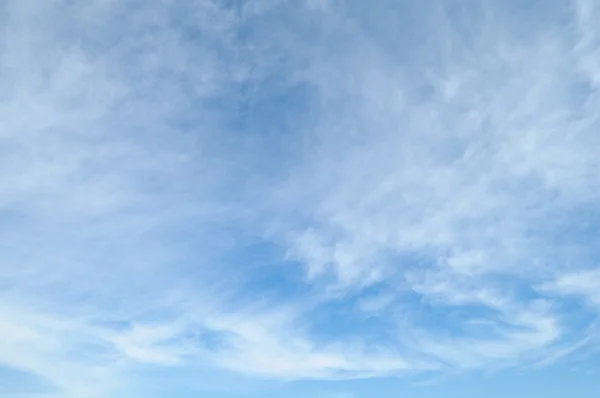 Синє небо — стокове фото
