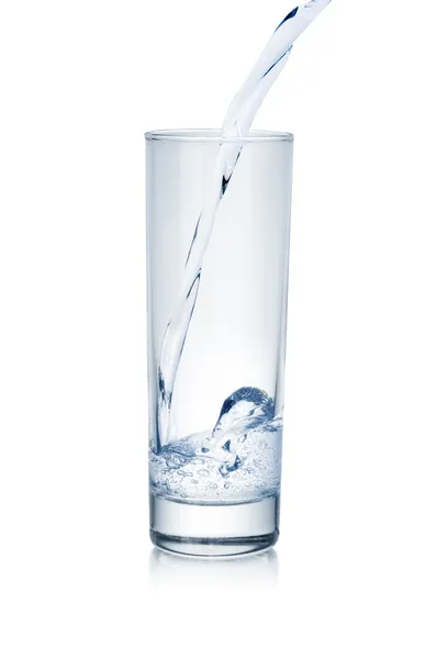 Wasserdurchfluss im Glas — Stockfoto