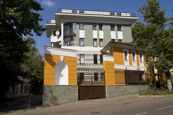 在莫斯科的廉价公寓大楼。 — 图库照片