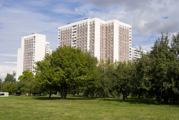 Goedkoop appartement gebouwen in Moskou — Stockfoto