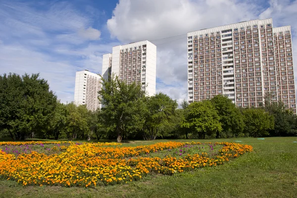Edificios de apartamentos baratos en Moscú — Foto de Stock