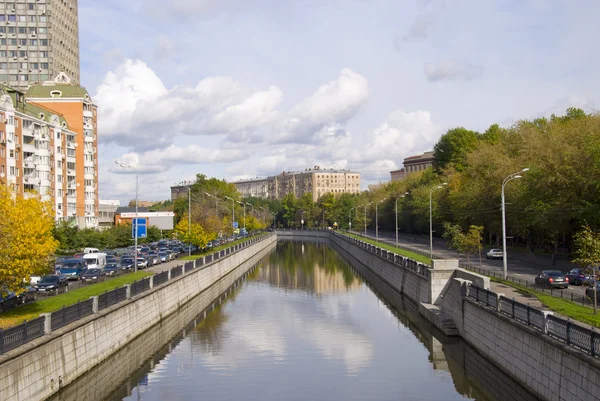 Moscow on the banks of the river Yauza — Stock Photo, Image