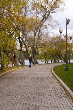 sonbahar park izlemek