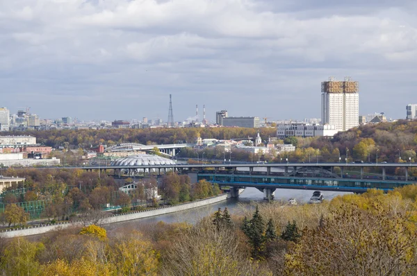 Panorama van Moskou van de Mussenheuvels. — Stockfoto
