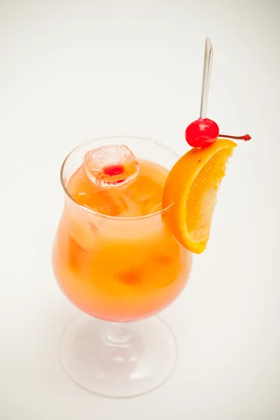 Cocktail mit Orangensaft — Stockfoto