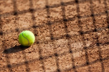 Tenis topu.
