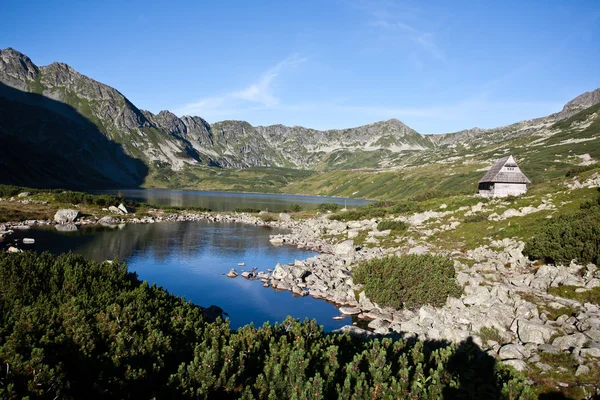 Гірський пейзаж з озером . — стокове фото