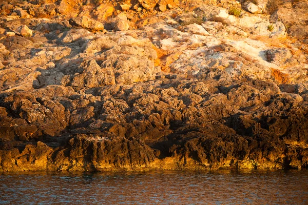 Rode rotsen bij zonsopgang — Stockfoto