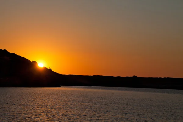 Schöner orangefarbener Sonnenaufgang - Insel Giannutri — Stockfoto