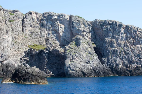 Zatoczek i skały - wyspy giannutri — Zdjęcie stockowe