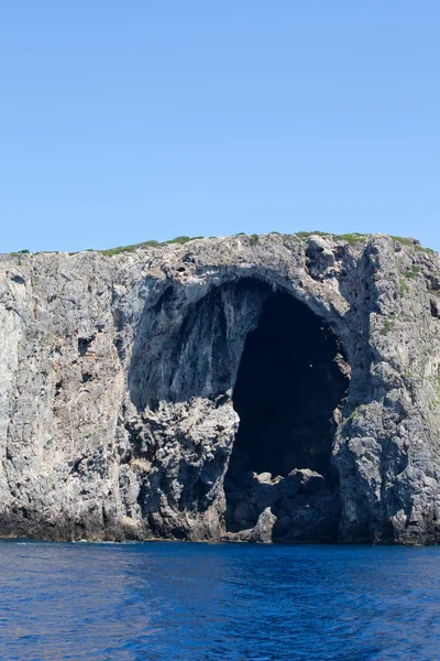 Velké zátoce nad mořem - ostrov giannutri — Stock fotografie