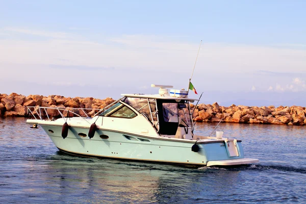 Моторний човен — стокове фото