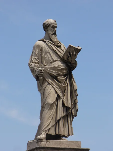 Standbeeld van st. paul, op st. engel brug in rome — Stockfoto
