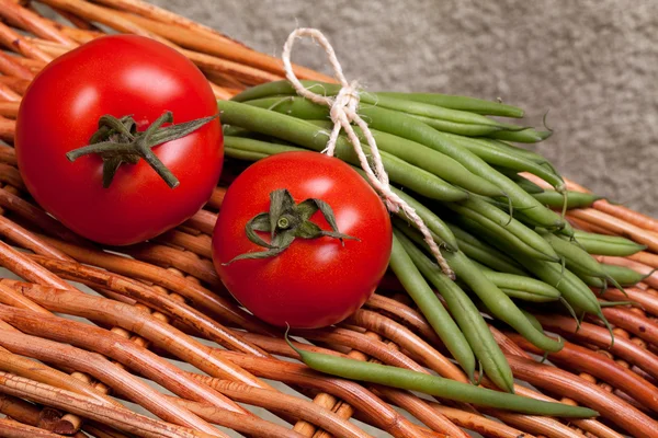 Rajčata a zelené fazolky — Stock fotografie