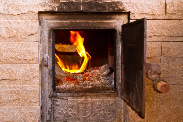 Flame in de oven — Stockfoto