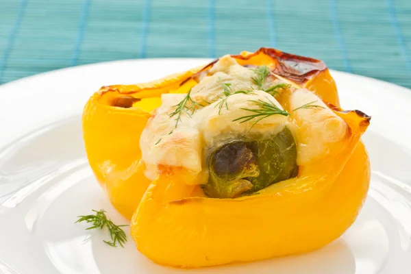 Pepper stuffed with Brussels sprouts — Stock Photo, Image