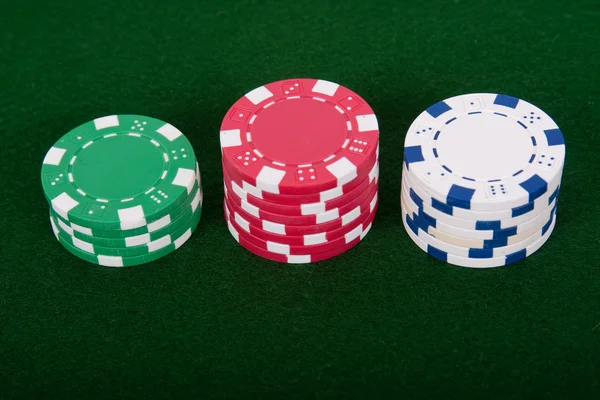 Pilhas de fichas de poker — Fotografia de Stock