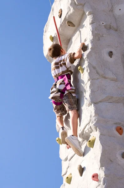 Young Boy Climbing — Stock Photo, Image