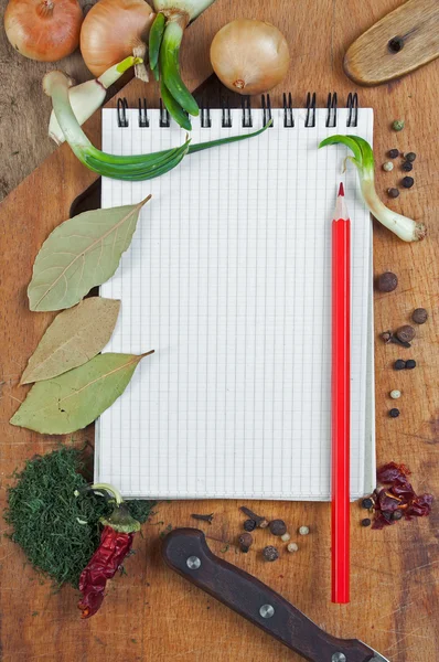 Cuaderno para escribir recetas con especias —  Fotos de Stock