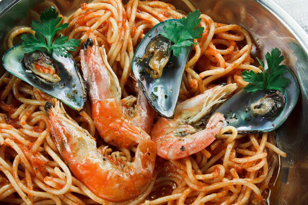 Pasta with shrimp and oysters