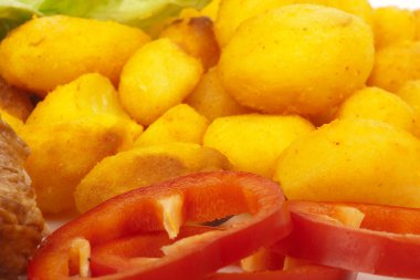 tavuk ile yedeklenmiş patates