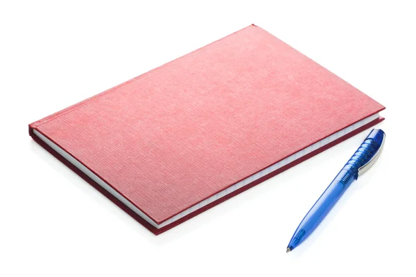Ручка над червоним щоденником — стокове фото