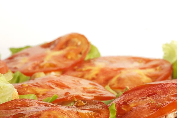Sandviches abiertos con ensalada de tomates y pollo — Foto de Stock