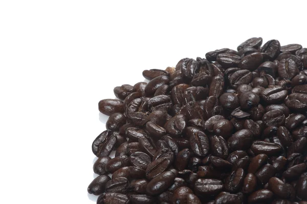 Montão de grãos de café escuro — Fotografia de Stock
