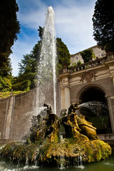 Drachenbrunnen, Villa d 'este - tivoli — Stockfoto