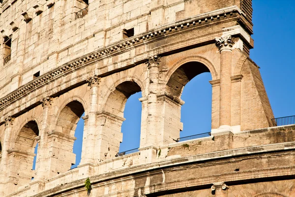 Koloseum z błękitnego nieba — Zdjęcie stockowe