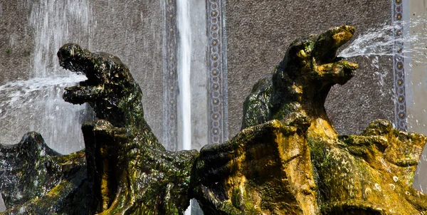 Dragons fountain, Villa d'Este - Tivoli — Stock Photo, Image