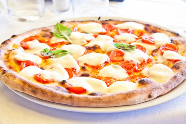 Pizza w Neapolu — Zdjęcie stockowe