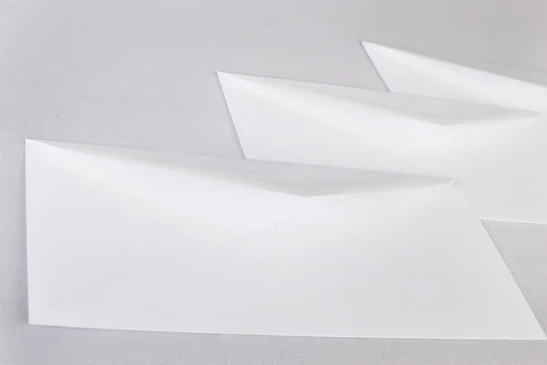 Empilhamento de envelopes / letras sobre fundo branco. Não isolado . — Fotografia de Stock
