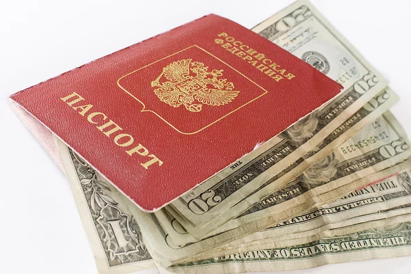Russische reizende paspoort en geld. — Stockfoto