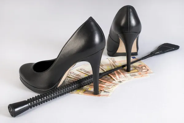 Leather Short Handle Crop, high heels and money. — Stock Photo, Image