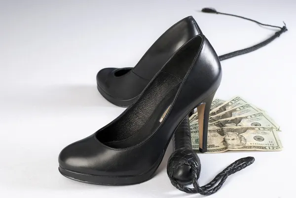 Black Leather Bullwhip, high hells shoes and money. — Stock Photo, Image