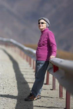 kadın ve dağlar yol