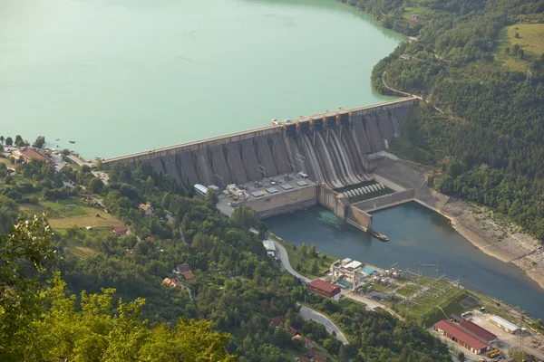 Wasserkraftwerk, Staudamm von Perucac — Stockfoto