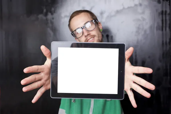 Bell'uomo nerd intelligente con computer tablet Immagine Stock