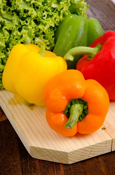 Papriky a salát — Stock fotografie