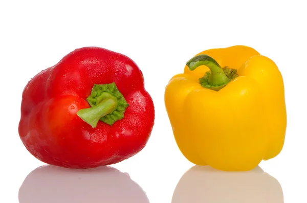 Dvě čerstvé papriky — Stock fotografie