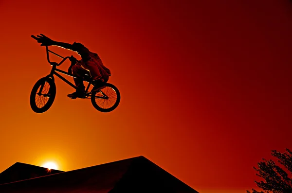 Bmx rider at jump — Stock Photo, Image