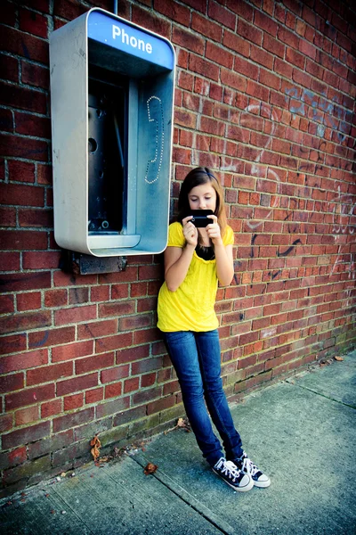 Dívka a telefony — Stock fotografie